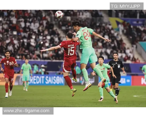 国足在下半场奋力拼搏对阵卡塔尔展现团队精神与战术调整